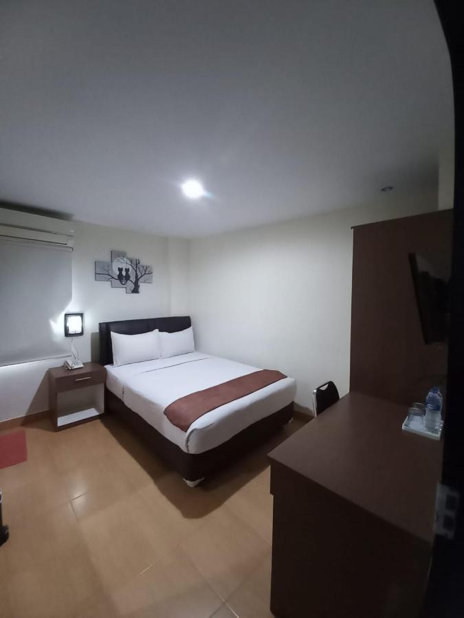 Grand Avira Hotel Batu Merah Ngoại thất bức ảnh